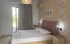 Yianna Apartments